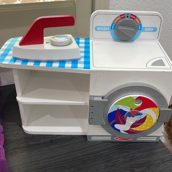 Melissa & Doug Play Set Washing Machine & Iron Laundry Set - Picture 1 of 5
